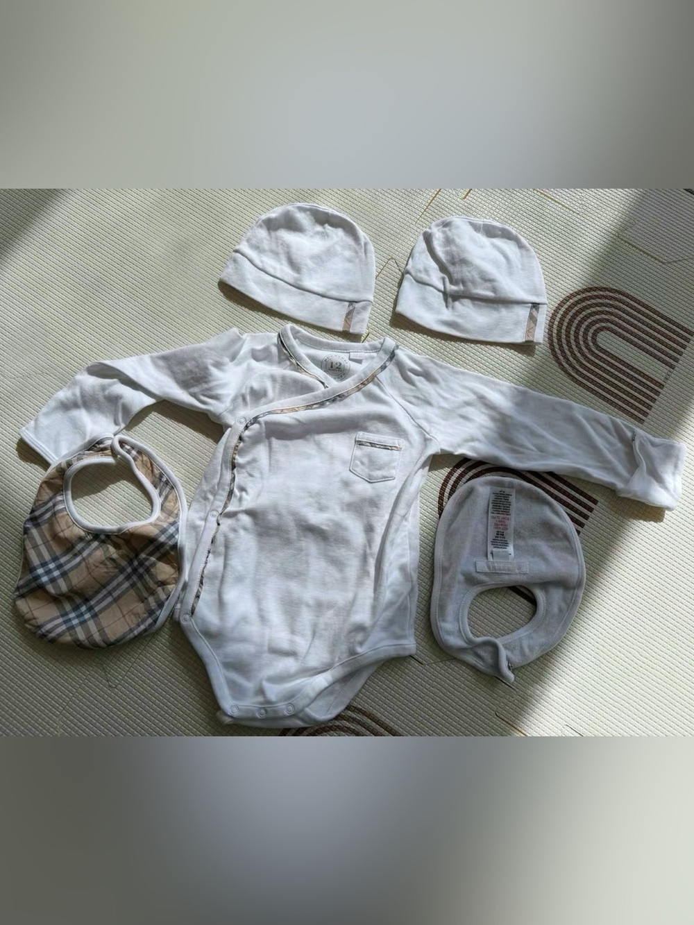 White Long Sleeve Baby Onesie with 2hats 2bibs